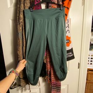nwot cropped adidas leggings